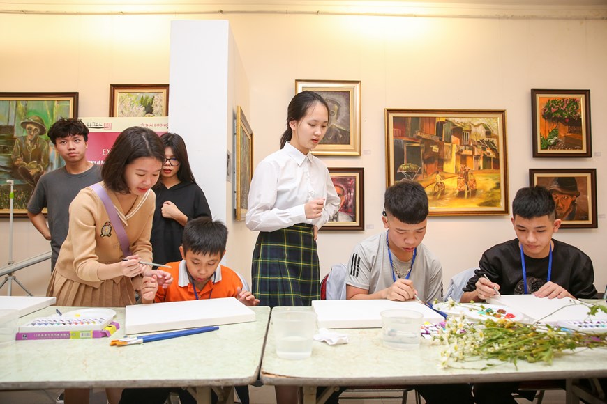 Lớp Dạy Học Vẽ Đặc Biệt Của Các “Hoạ Sỹ Nhí” Ở Hà Nội