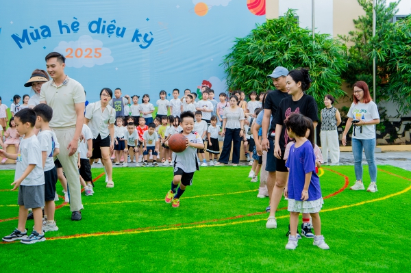 CÔ TRÒ VUI HẾT MÌNH TRONG NGÀY HỘI THỂ THAO