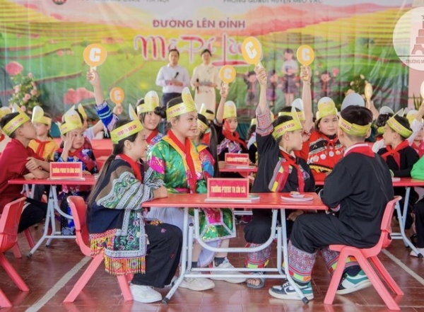 Dạy tiếng Anh cho học sinh Mèo Vạc: Một hành trình đặc biệt