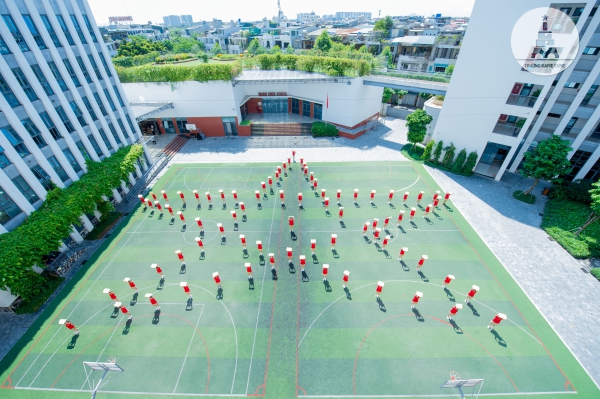 ẤN TƯỢNG MÀN “FLASHMOB” ĐẦY CẢM XÚC CỦA 80 MCER