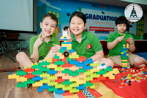 MCER NHÍ THỎA TRÍ SÁNG TẠO CÙNG LEGO
