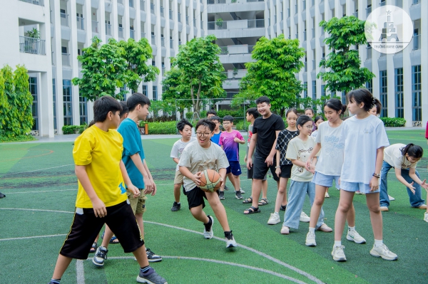 NGÀY HỘI THỂ THAO: RỘN RÀNG SÂN CỎ, CƯỜI TO THÍCH CHÍ