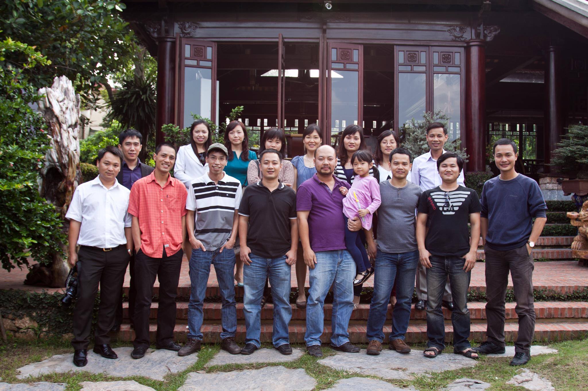ch-qunh-trang-cng-bn-mc-anh-tun-anh-o-tm